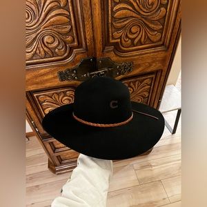 Charlie1Horse Wanderlust felt hat, Size Large. NEVER BEEN WORN,Perfect condition